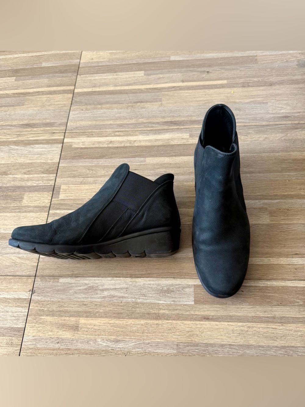 The Flexx jump slip on leather ankle booties boots, women’s size US 8.5 / UK 6.5